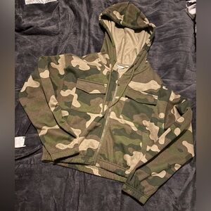 Nwot ladies camo medium bluenotes zip cropped sweater